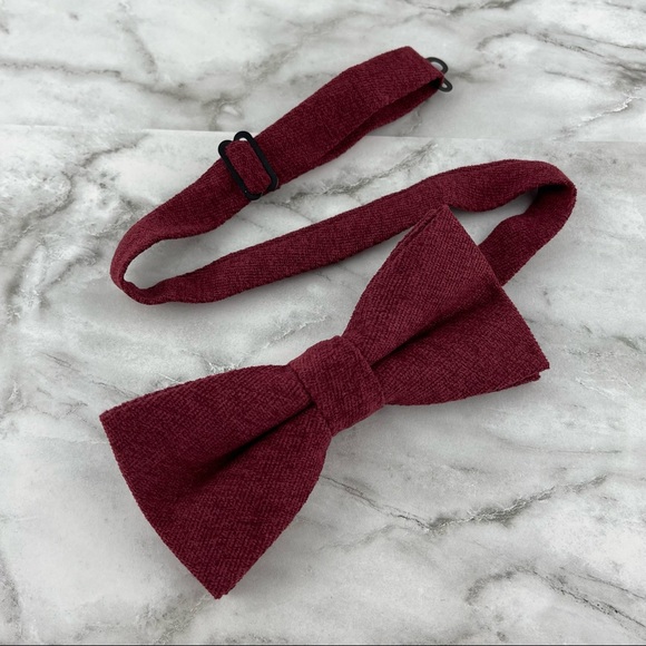 Men’s Deep Raspberry Velour Bow Tie & Navy Floral Pocket Square - Picture 3 of 7